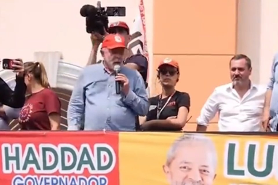 Lula fala que país nunca teve um governo que se preocupasse com educação
