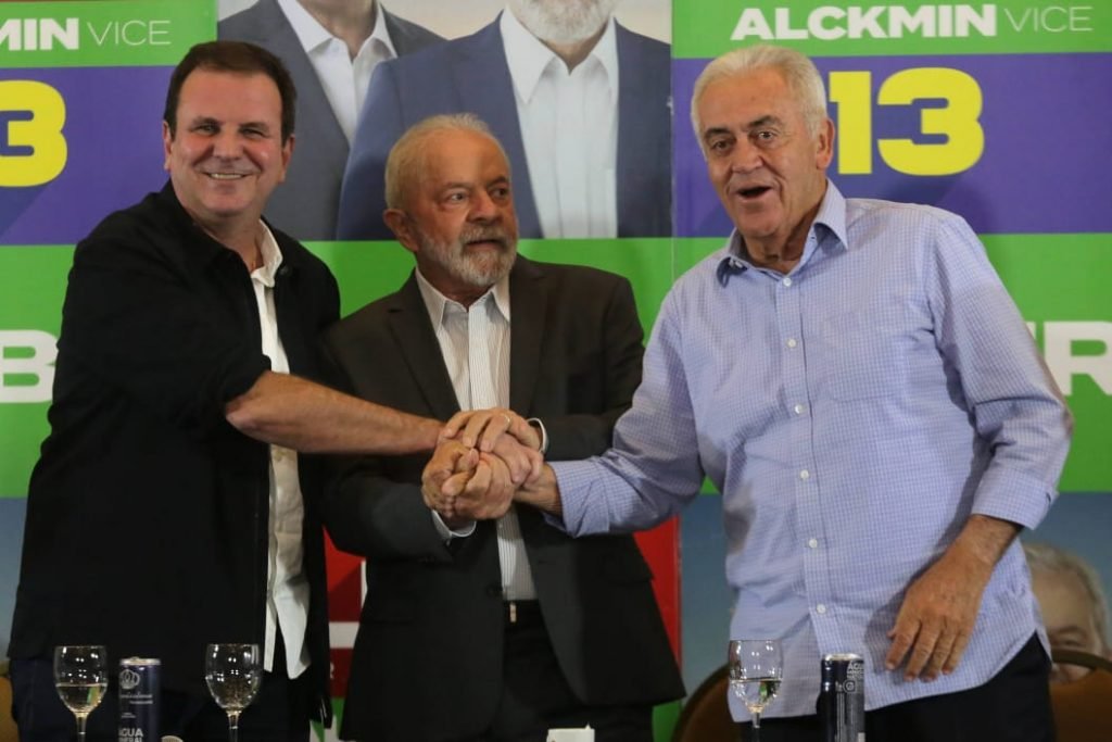 Eduardo Paes e Otto Alencar formalizam apoio a Lula (C)