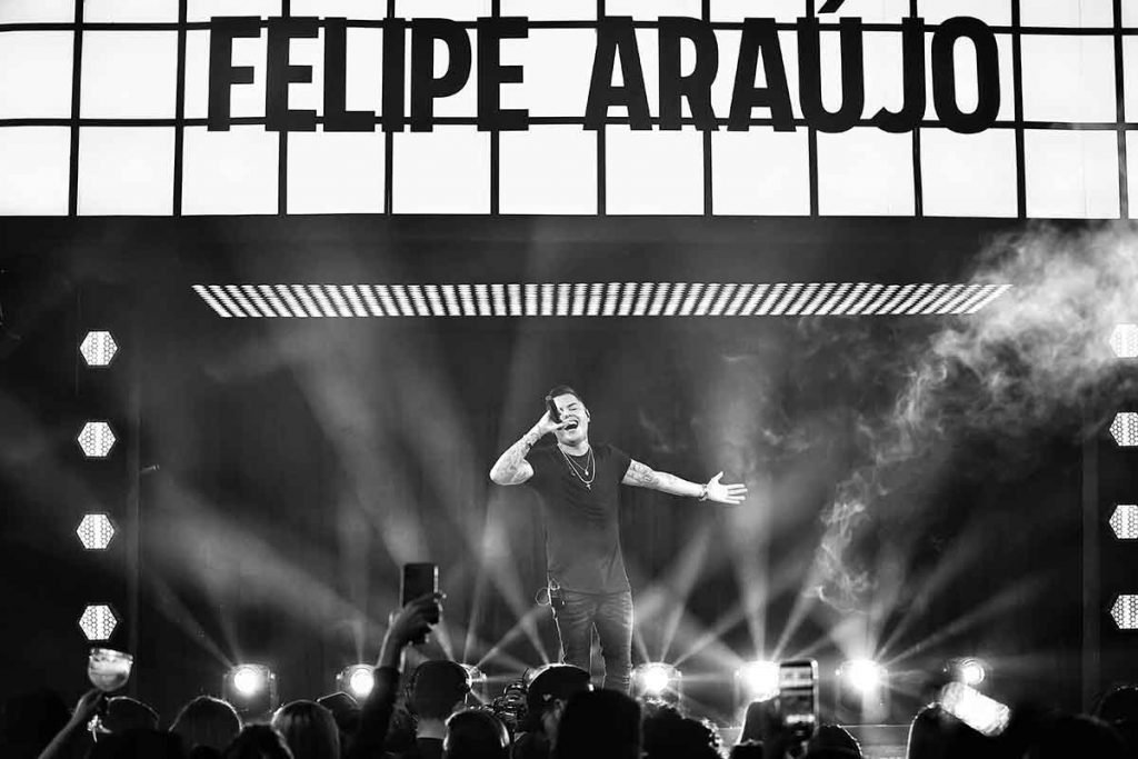 Foto de Felipe Araújo em show