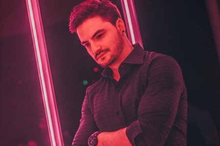 Foto colorida de Felipe Neto