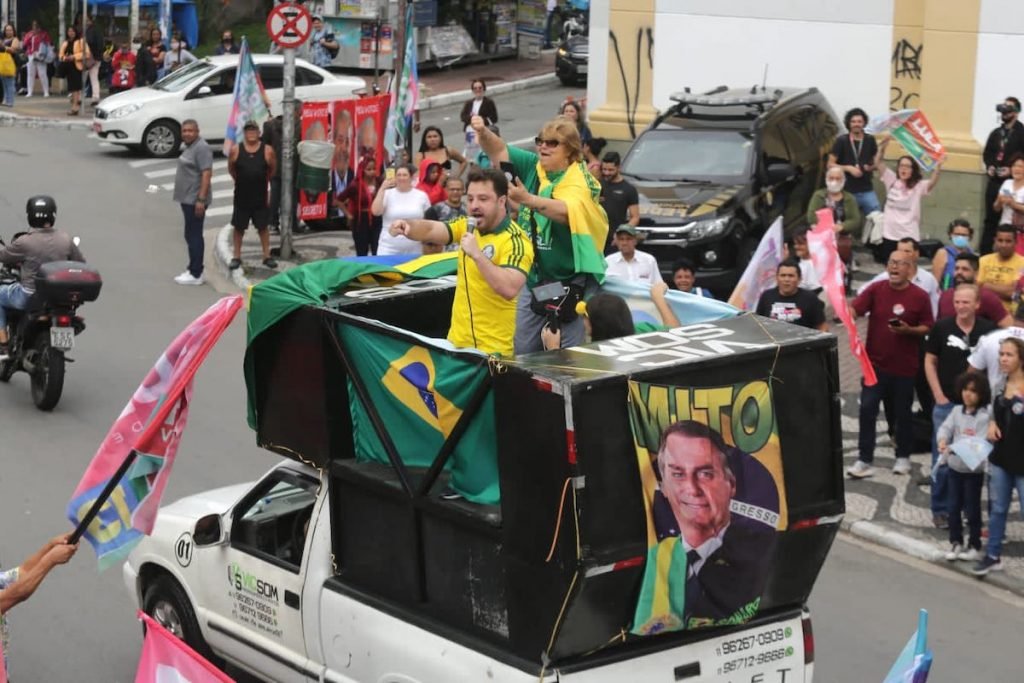 Bolsonaristas passaram em local de caminhada de Lula e Haddad
