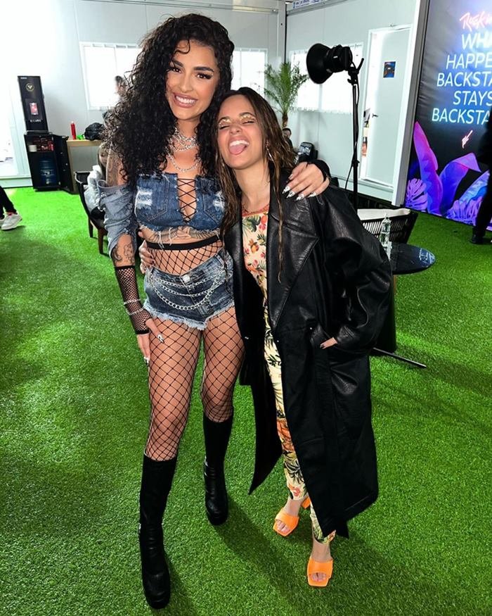 Foto colorida de Bianca e Camila Cabello