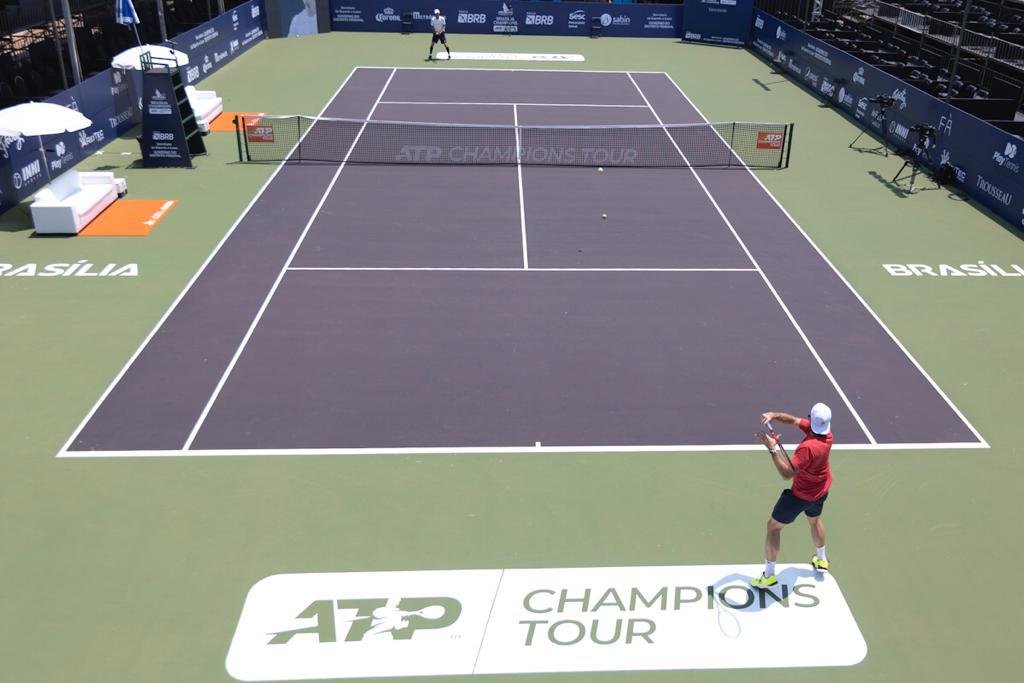 Brasília Champions Tour agita Arena BRB com partidas de tênis