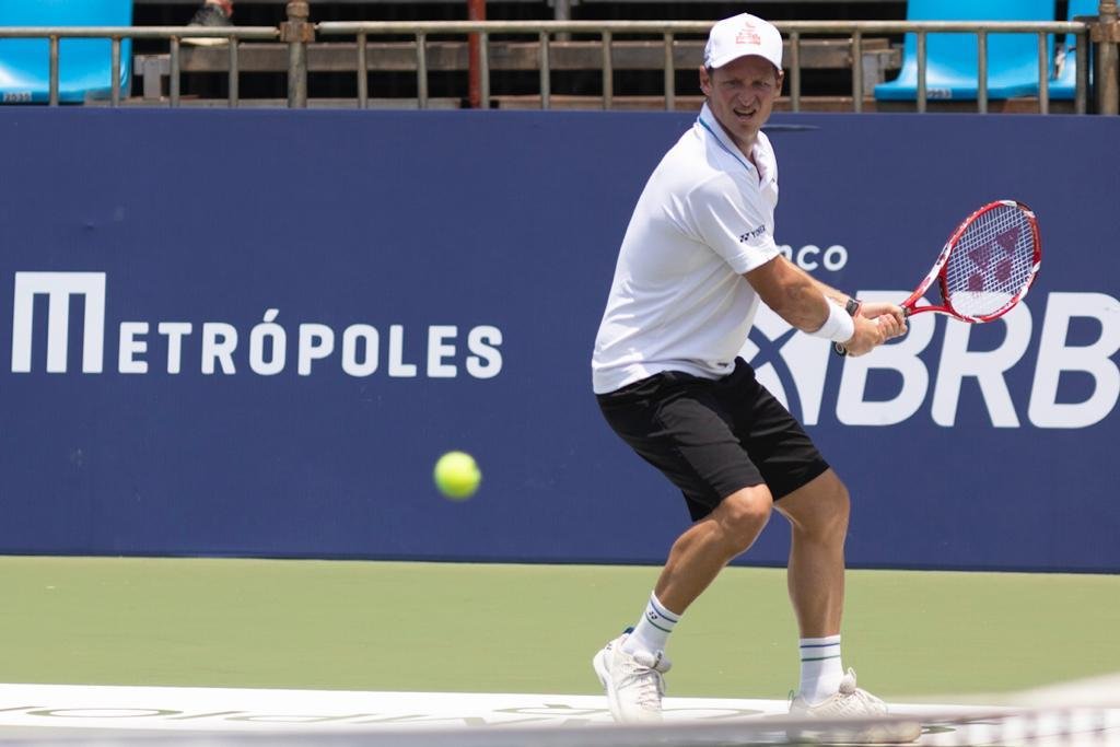 Brasília Champions Tour agita Arena BRB com partidas de tênis