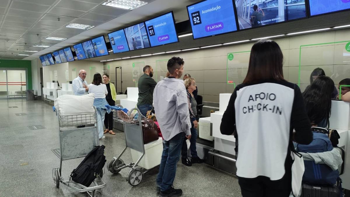 Passageiros enfrentam filas no Aeroporto de Brasília após atraso em Congonhas 3