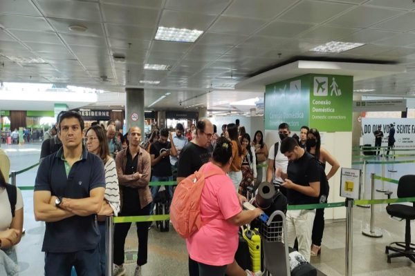 Brasilienses esperam mais de 2h em fila de aeroporto: “Bagunçou tudo”