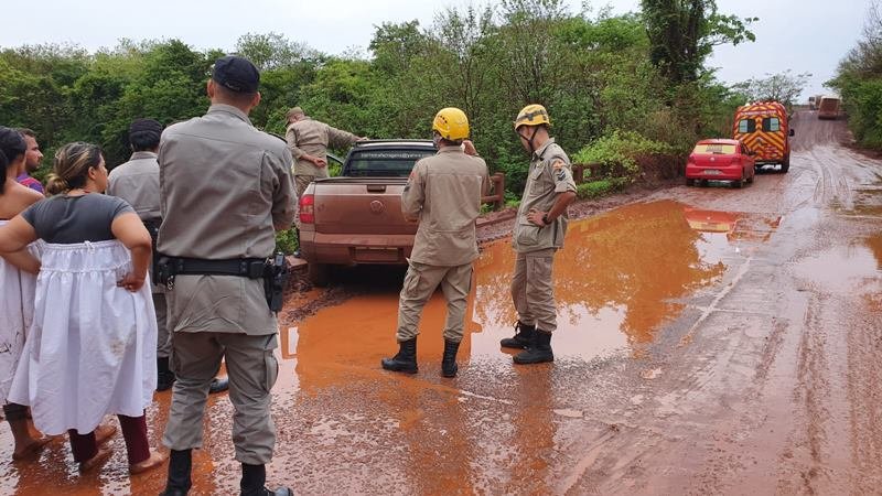 goias homem cai rio bate ponte