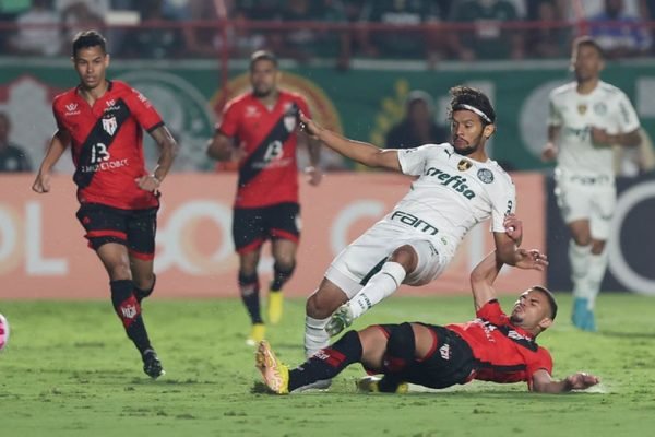 Atlético-GO arranca empate e diminui vantagem do líder Palmeiras