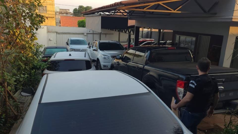 FOTO COLORIDA DE CARRO