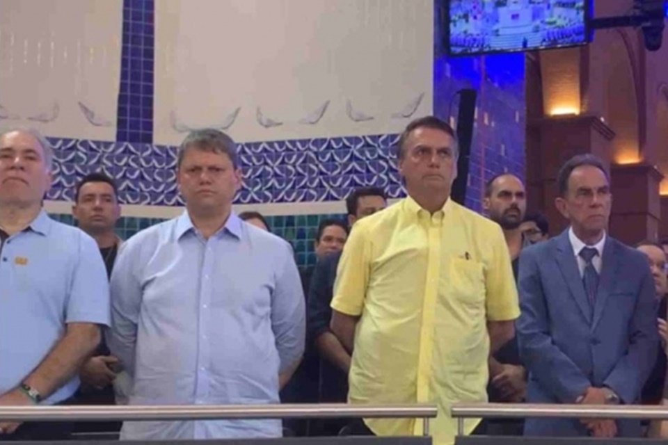 Bolsonaro assistiu à missa em Aparecida ao lado Tarcísio Freitas e Marcelo Queiroga