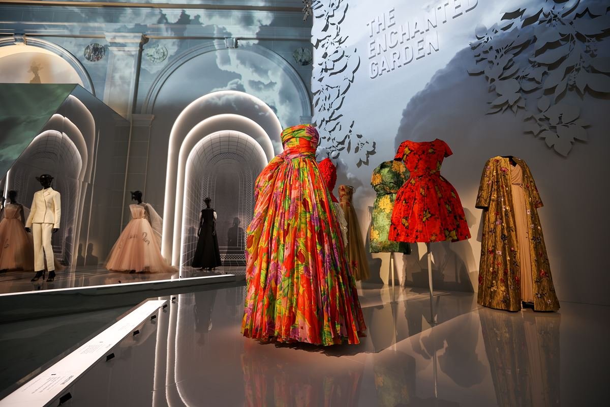 Megaexposição que conta a história da marca Dior chega a Tóquio