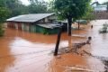 Curitiba registra 154 ocorrências por chuva e vento desde domingo