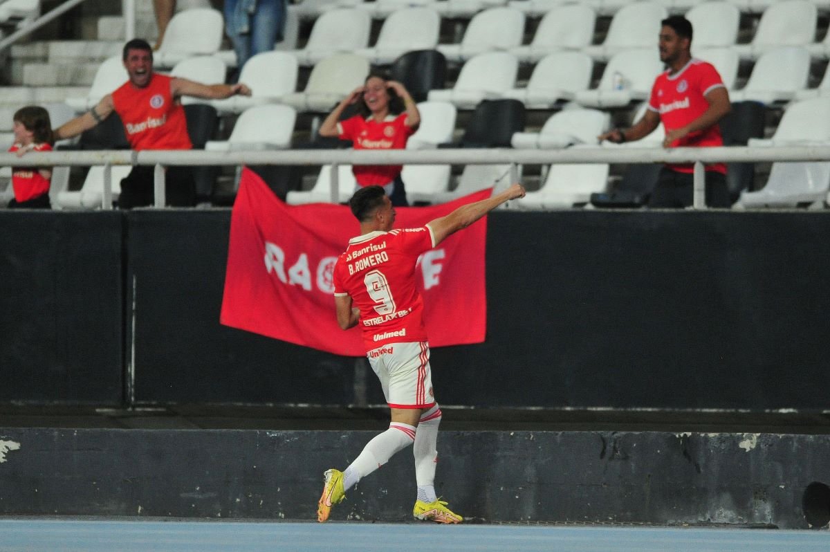 Internacional vence o São Paulo e abre vantagem na final do