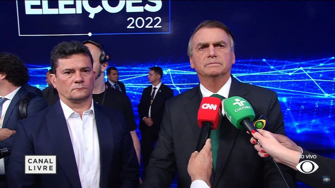 Moro e Bolsonaro no fim do debate-compressed