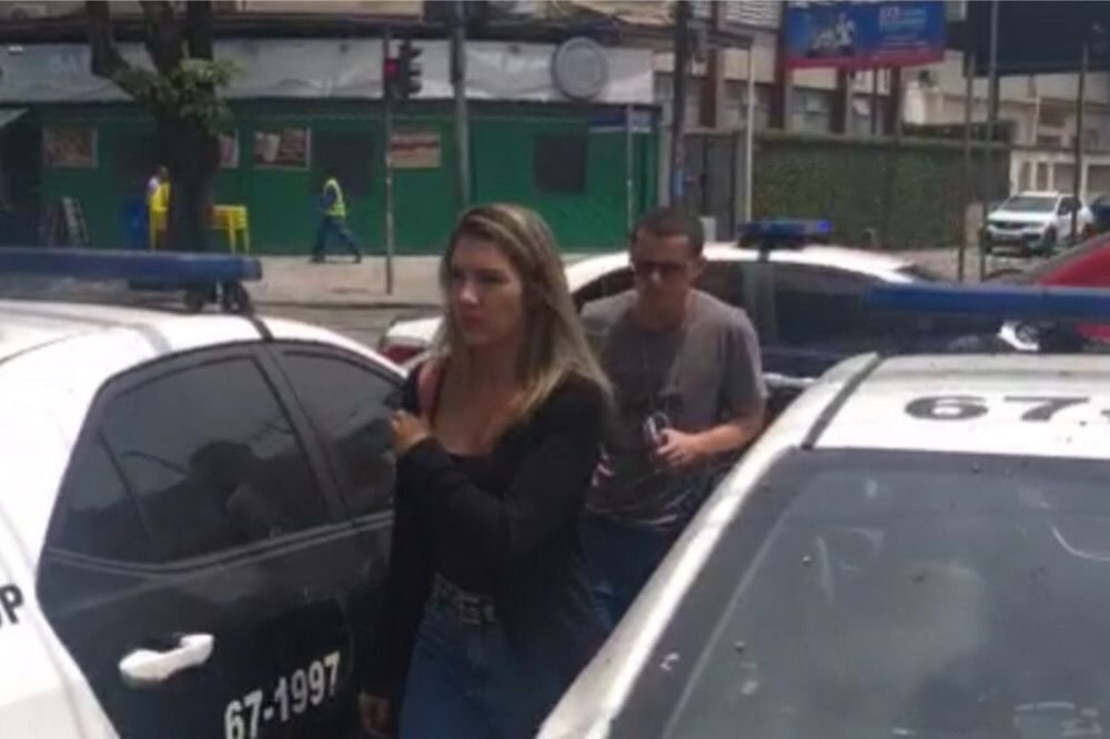 Rj Jovem Presa Em Banco Ao Tentar Abrir Contas Com Identidade Falsa Metr Poles