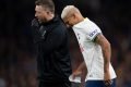 Richarlison sai do campo após lesão - Metrópoles