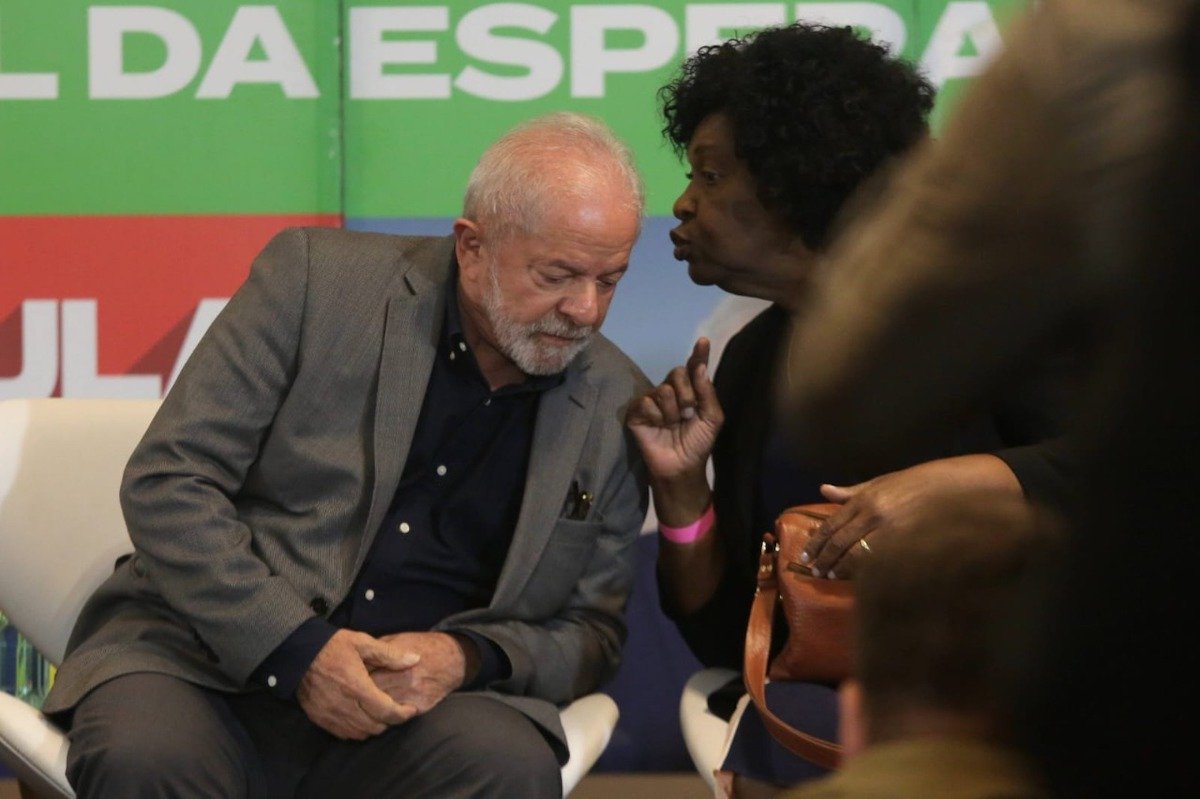 Famílias dormindo na rua não é de Deus”, afirma Benedita em reunião com  Lula