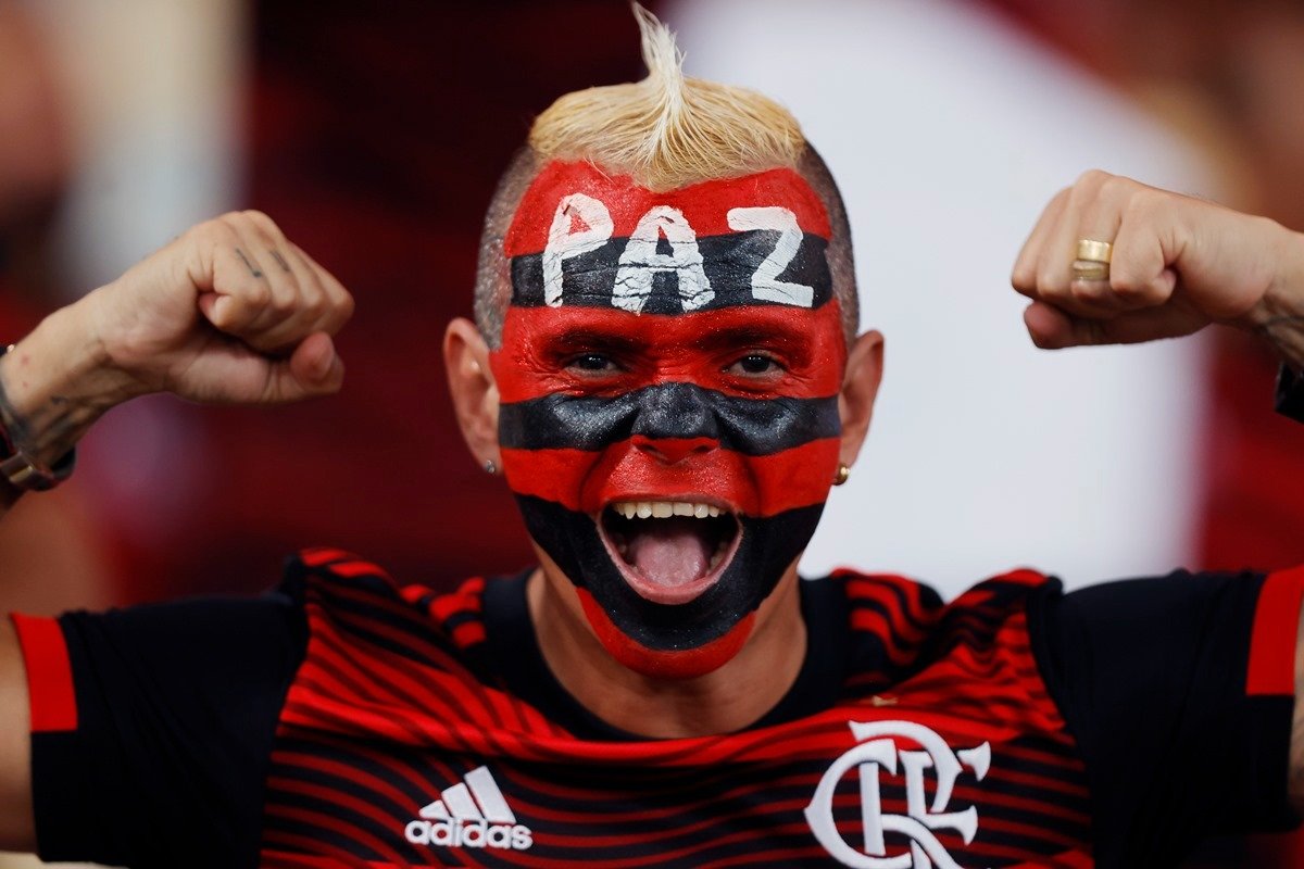 V Deo Torcidas Do Flamengo E Corinthians Tentam Invadir Maracan Metr Poles