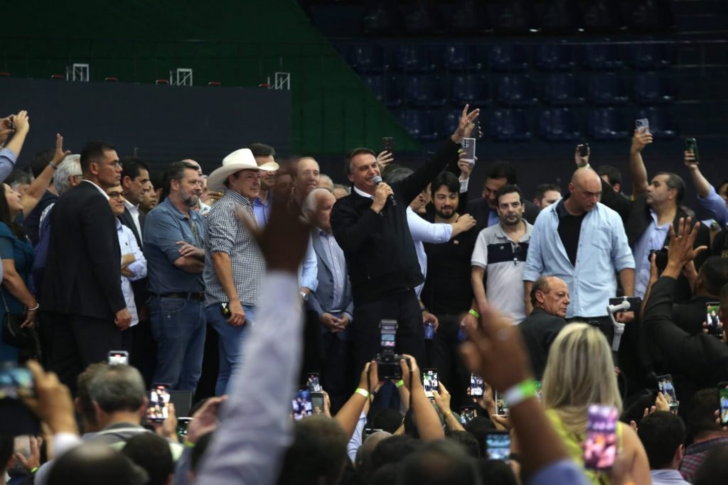 Jair Bolsonaro discursa em São Paulo para apoiadores