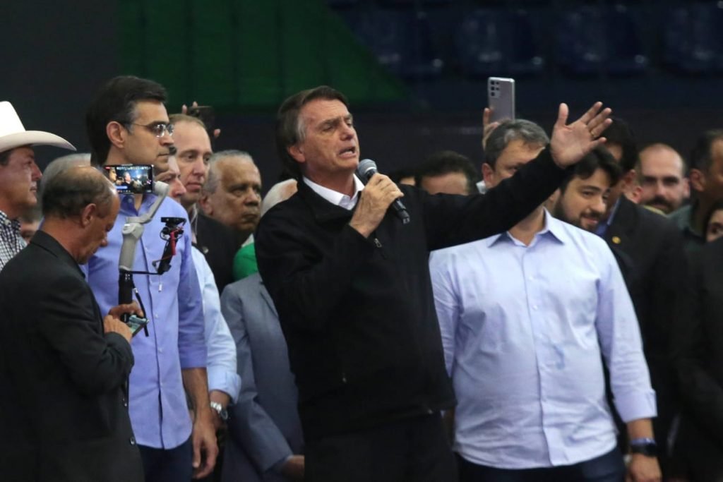Jair Bolsonaro discursa em São Paulo para apoiadores