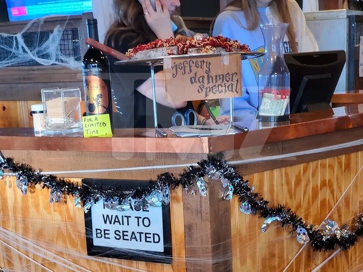 pizzaria - halloween - jeffrey dahmer