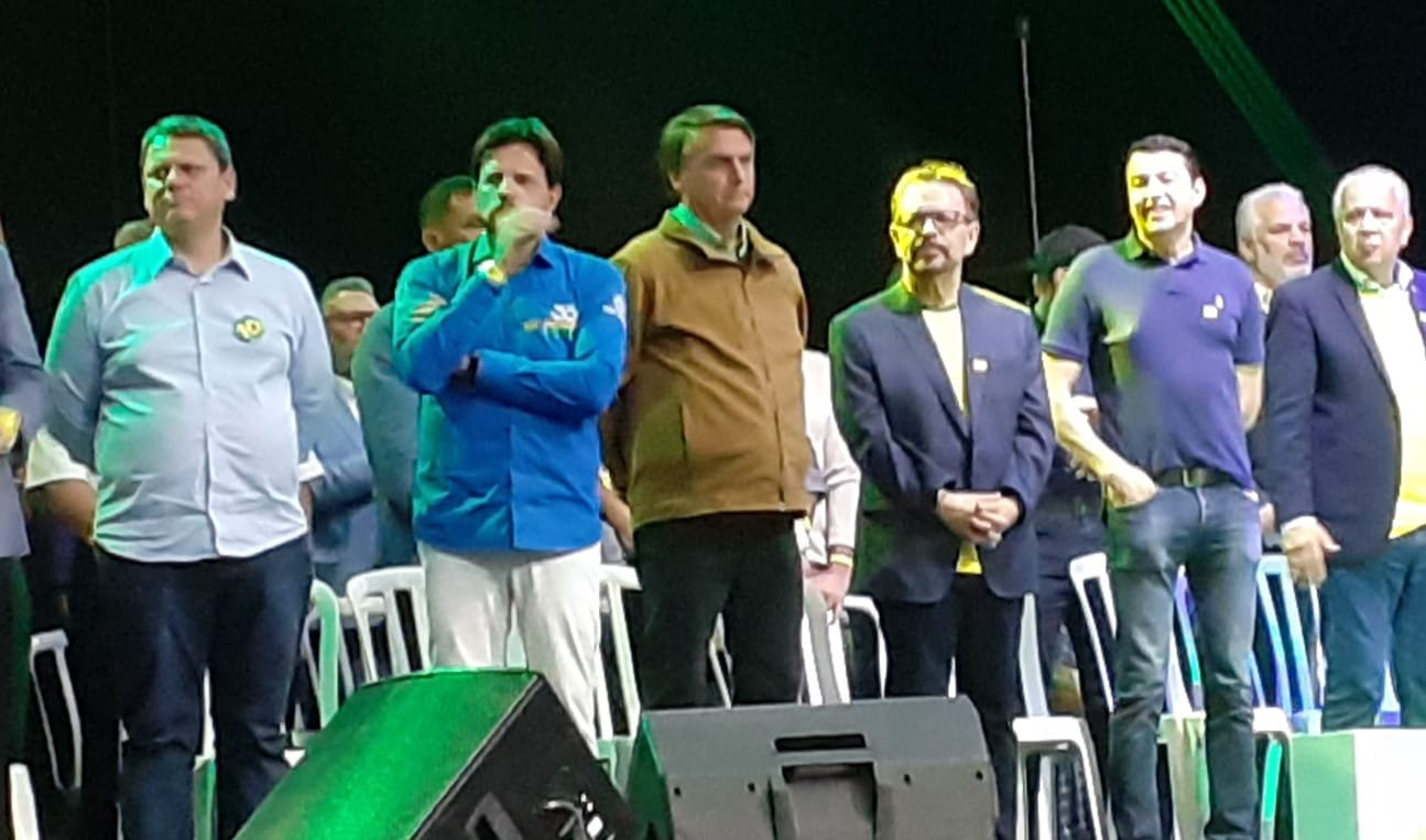 Ao vivo: Bolsonaro participa de encontro com evangélicos 