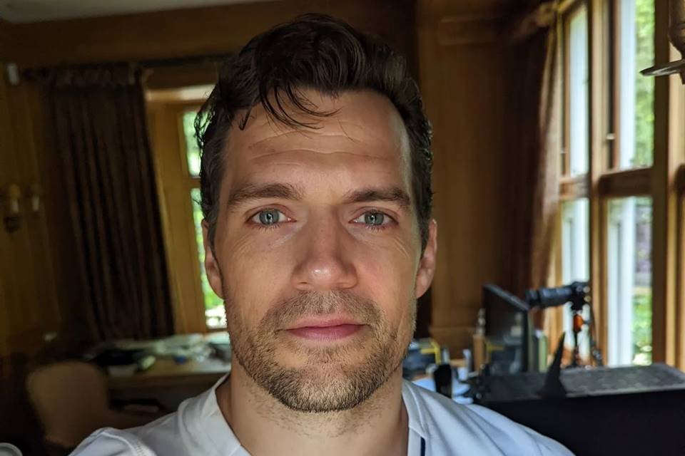 Vídeo: Henry Cavill confirma retorno ao papel de Superman