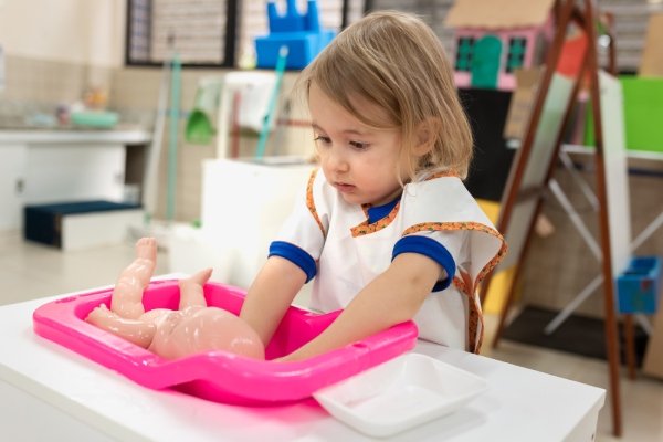 Escola Maria Montessori é uma das que aliam tradição e inovação, além de teoria e prática.