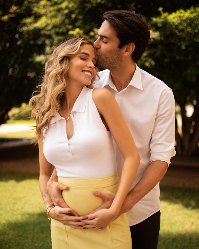 Foto colorida de Kaká e Carol Dias