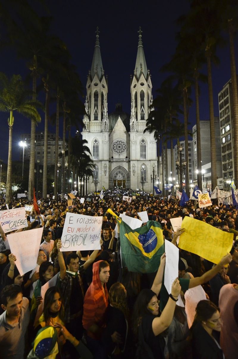 Manifestação realizada na Praça da Sé em São Paulo, organizada pelo Movimento Passe Livre reivindicando a redução da tarifa de ônibus na cidade de São Paulo.