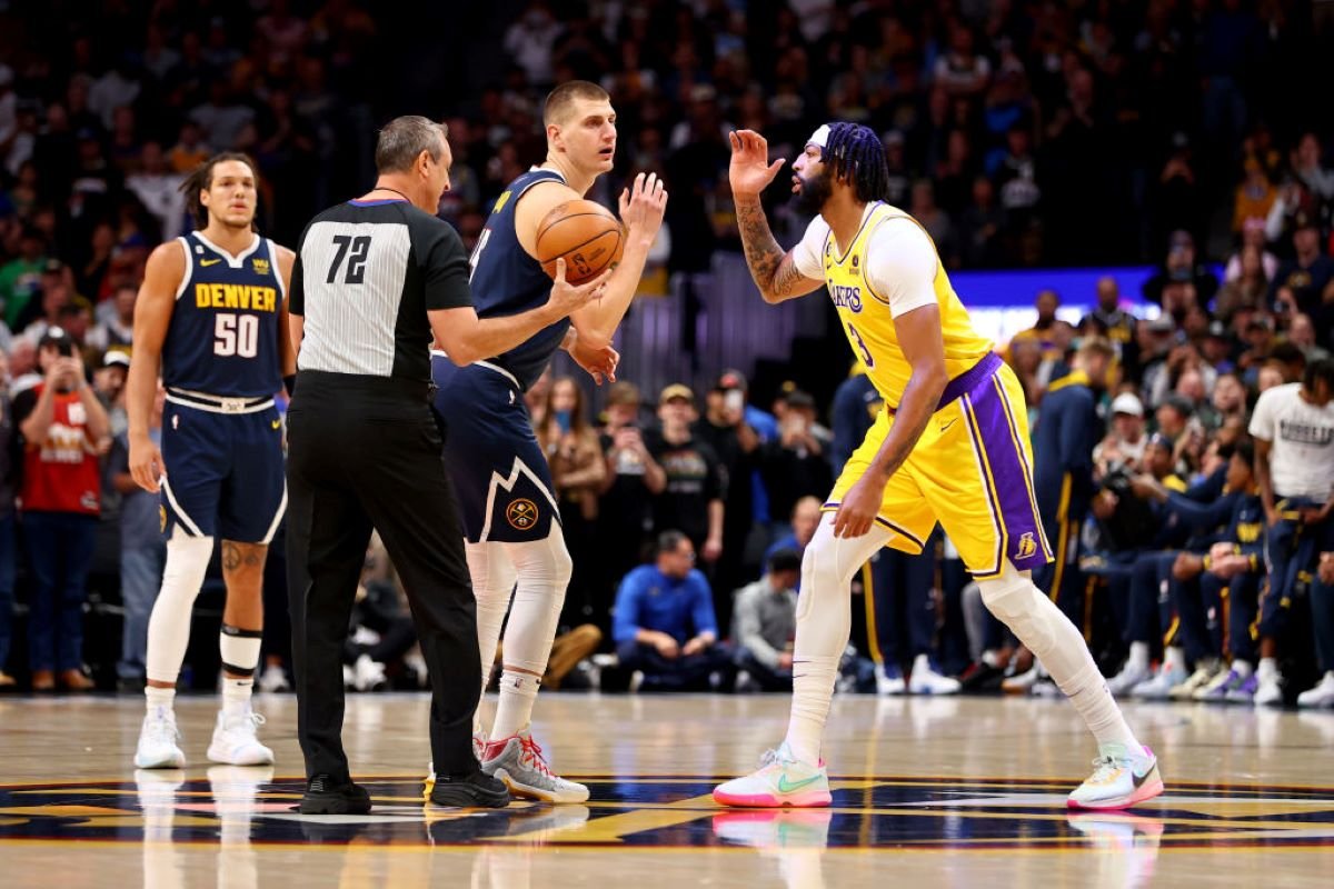 Em noite inspirada de LeBron James, Lakers vencem o Sacramento