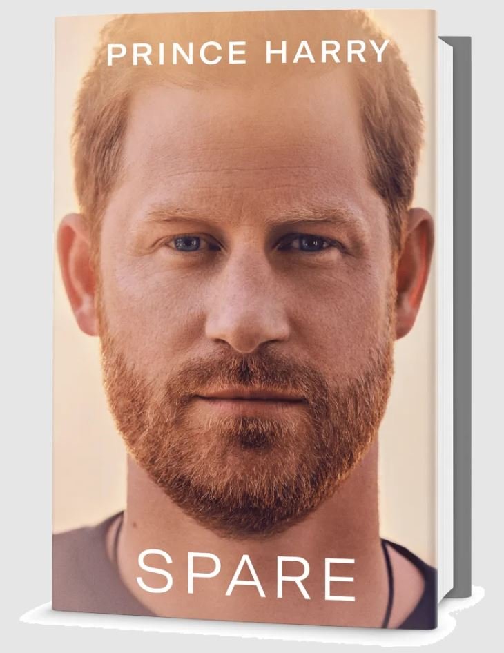 A capa do livro de memórias apresenta um retrato em close do príncipe Harry, Na parte inferior aparece o nome Spare