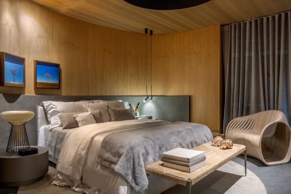 Quarto com vários itens de decoração-Metrópoles