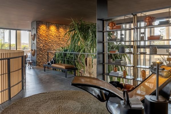 Espaço de descanso com itens de decoração-Metrópoles