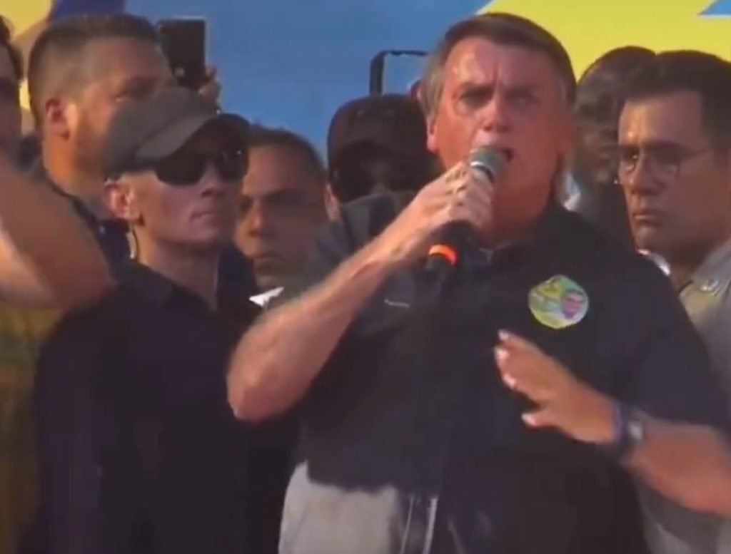 Bolsonaro discursa em Campo Grande