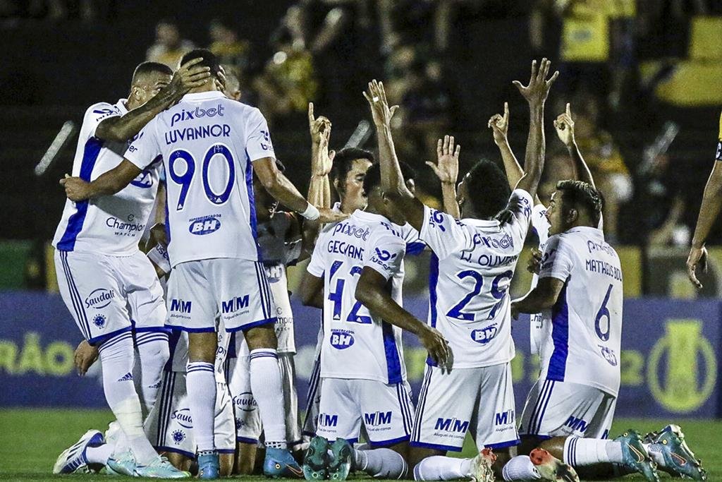 Cruzeiro vence Tombense e continua líder do Campeonato Mineiro