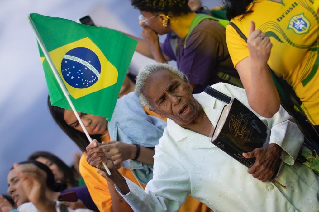 Bolsonaristas ocupam Esplanada em culto evangélico antes das eleições