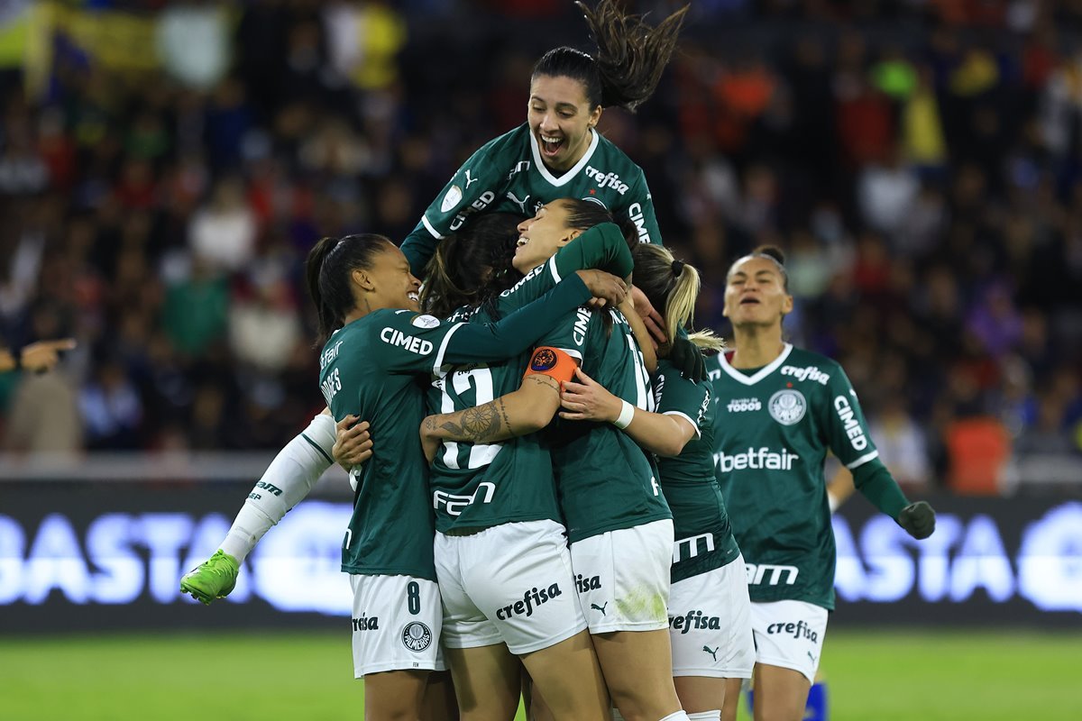 Corinthians bate o Palmeiras e conquista sua 4ª Libertadores