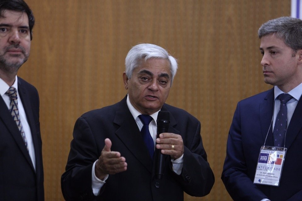 Presidente do TRE-DF, desembargador Roberval Belinati