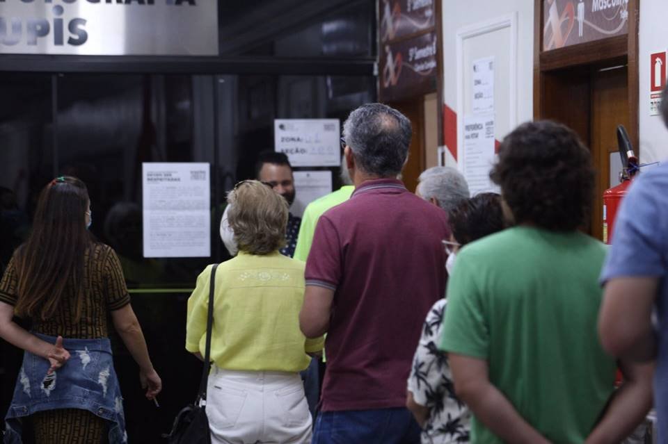 Votação na seção eleitoral na faculdade Upis