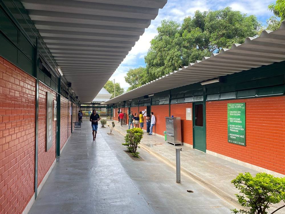 Pessoas votando em escola de Planaltina - Metrópoles