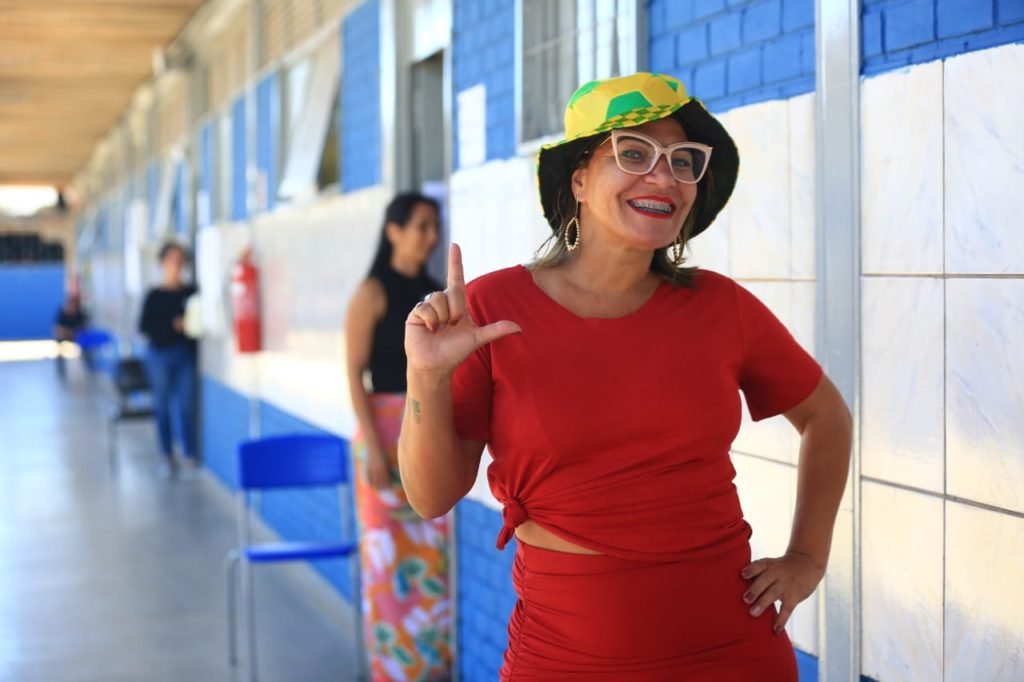Pessoas votando em escola do Distrito Federal - Metrópoles