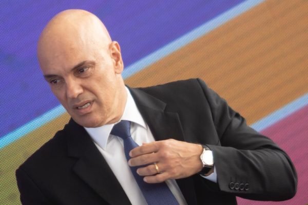 Moraes dá 24 horas para PL apresentar relatório completo sobre urnas