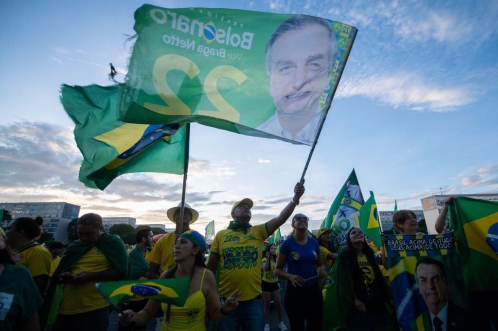 Foto de pessoas na Esplanada do Ministério