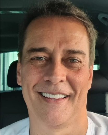 Imagem de Marcello Antony sorrindo - Metrópoles
