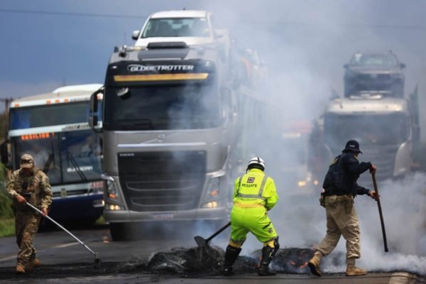 Com BR-280 bloqueada, PRF orienta desvio por Caçador - Notícia Hoje