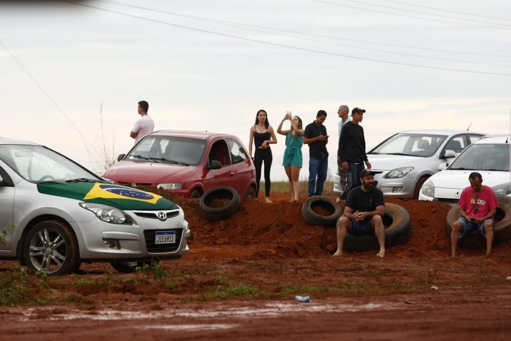 Apoiadores de Bolsonaro em manifestação- Metópoles
