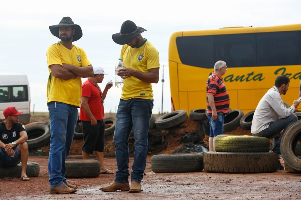 Apoiadores de Bolsonaro em manifestação- Metópoles