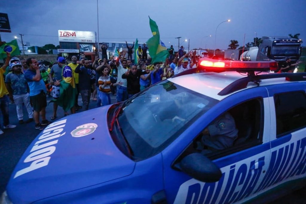 Alexandre de Moraes autoriza PM estadual a agir em bloqueios nas rodovias - Metrópoles