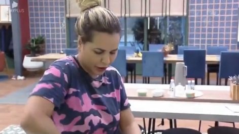 Deolane e Babi batem-boca na Fazenda (Reprodução: PlayPlus)
